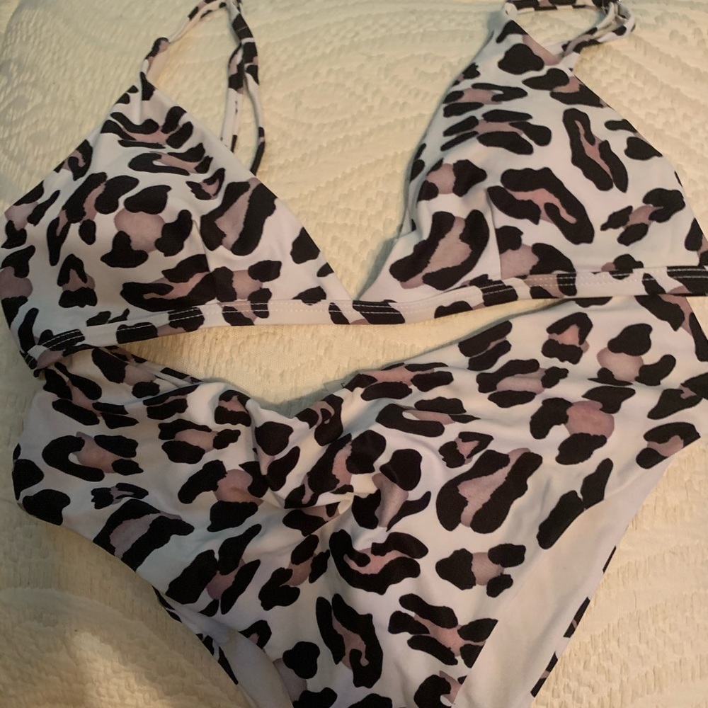 Medium- NEW Bathing suit